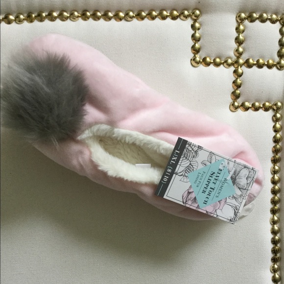 💗Macy’s Velvet Touch Slippers💗 - Picture 1 of 5